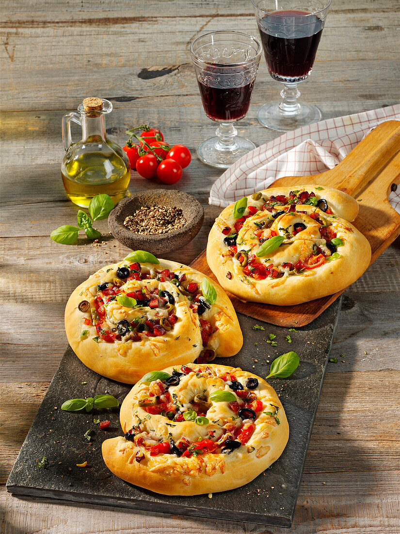 Pizza spiral with salami, peppers and olives