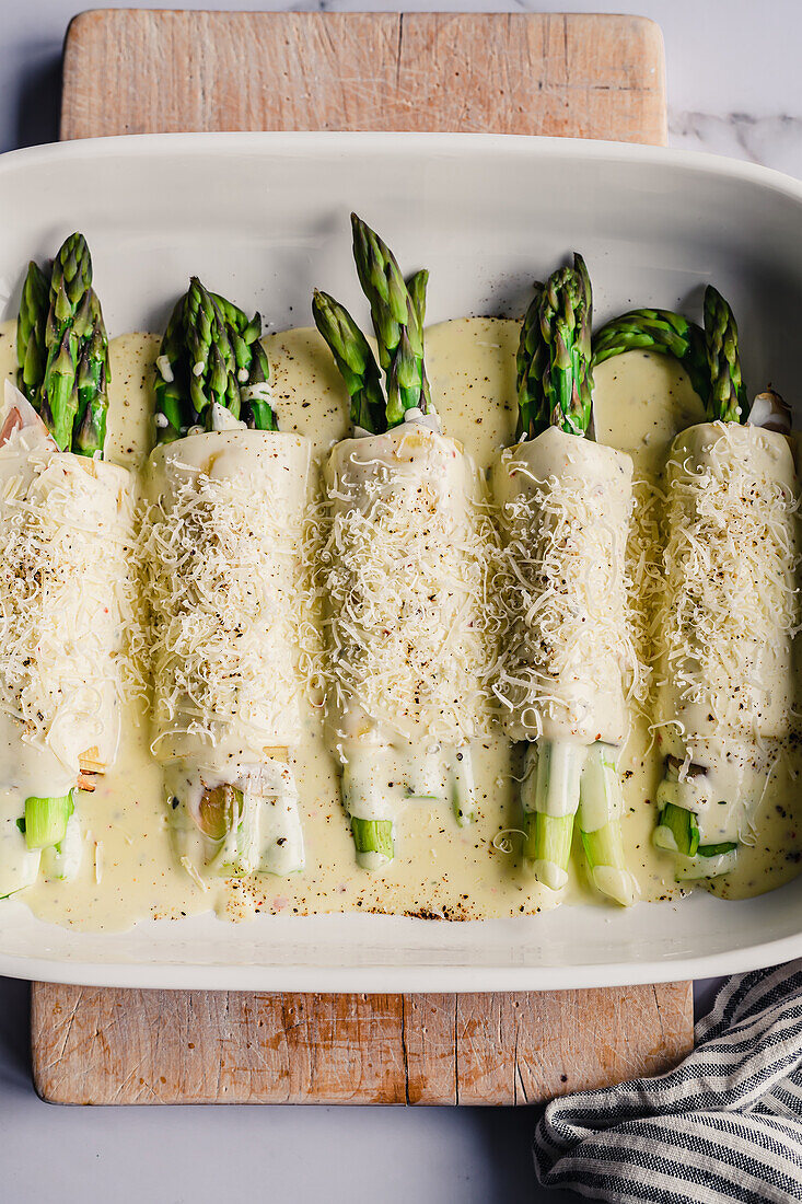 Asparagus cannelloni from the oven