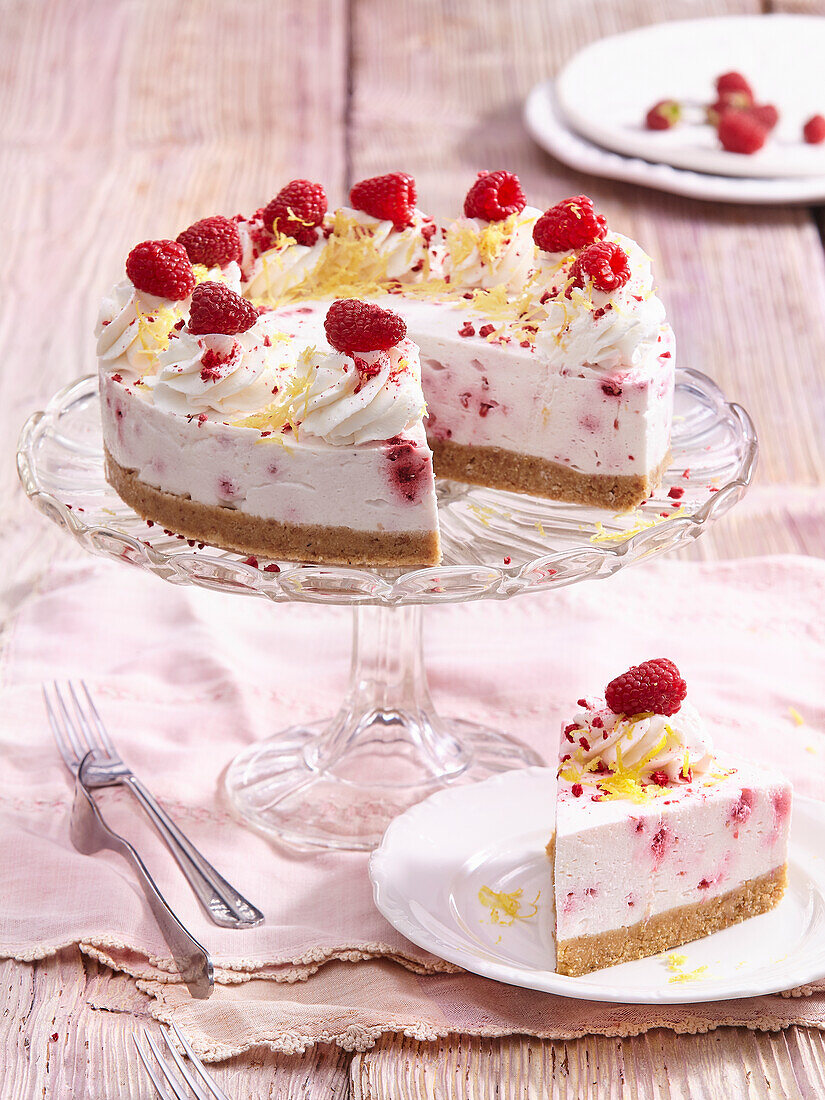 Raspberry and lemon cheesecake