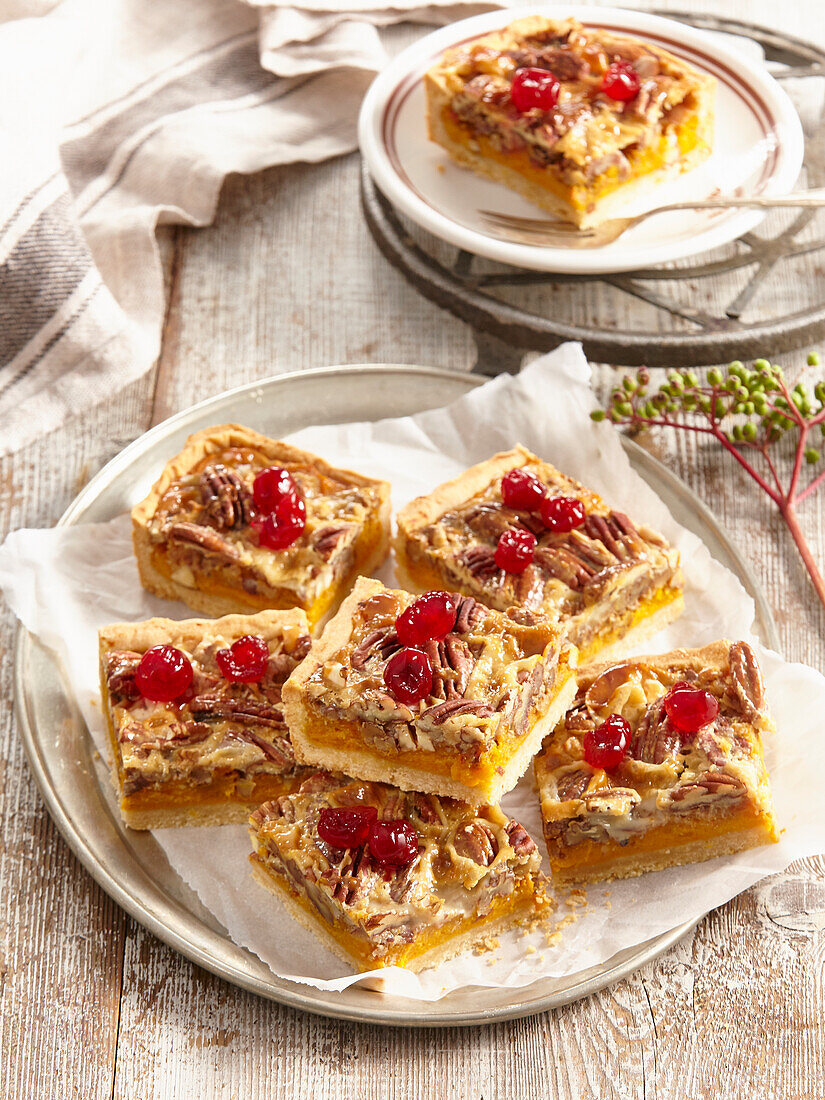 Kürbiskuchenschnitten mit Nüssen