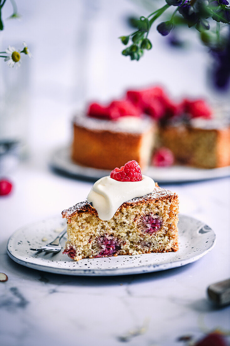 Raspberry and almond cake, gluten-free