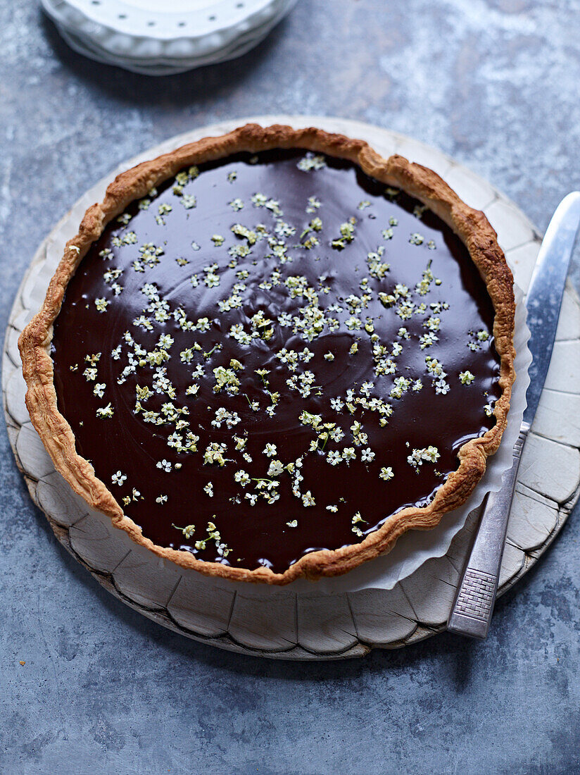 Schoko-Holunderblüten-Kuchen