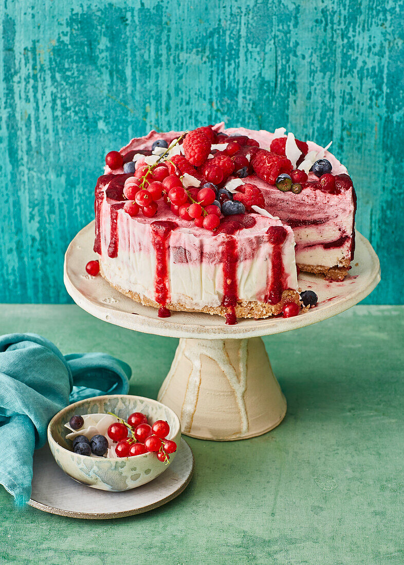 Frozen yogurt and berry cake