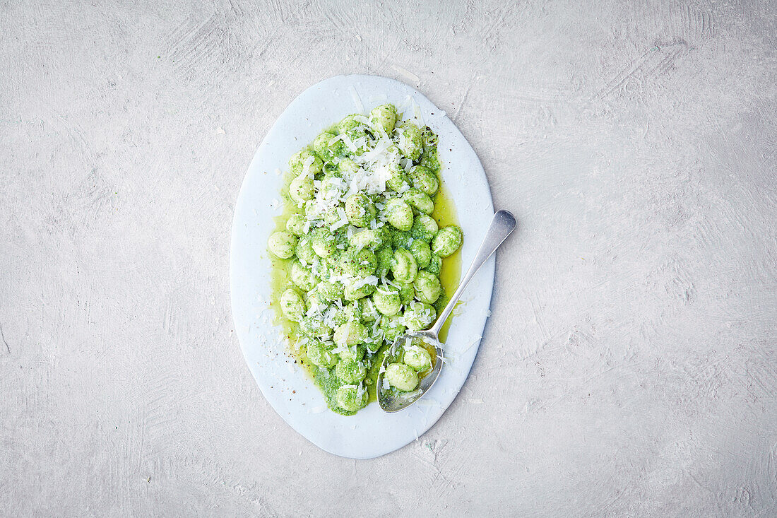 10-Minuten-Gnocchi mit Pesto und Butter