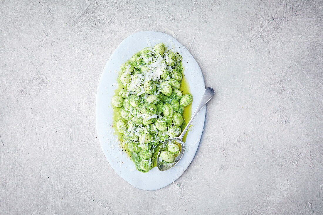 10-minute gnocchi with pesto and butter
