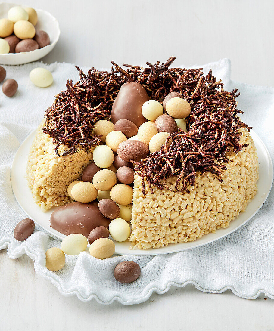 Caramel Cracknel Nest Cake