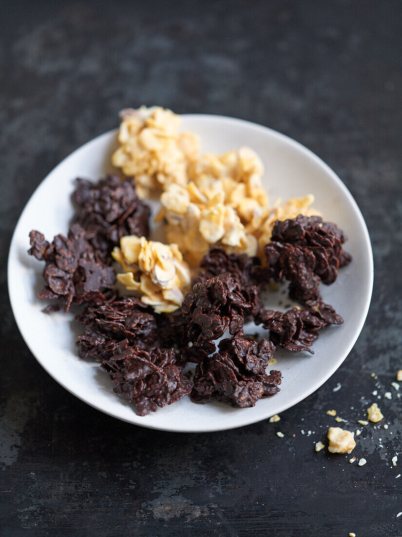 White and dark chocolate crossies