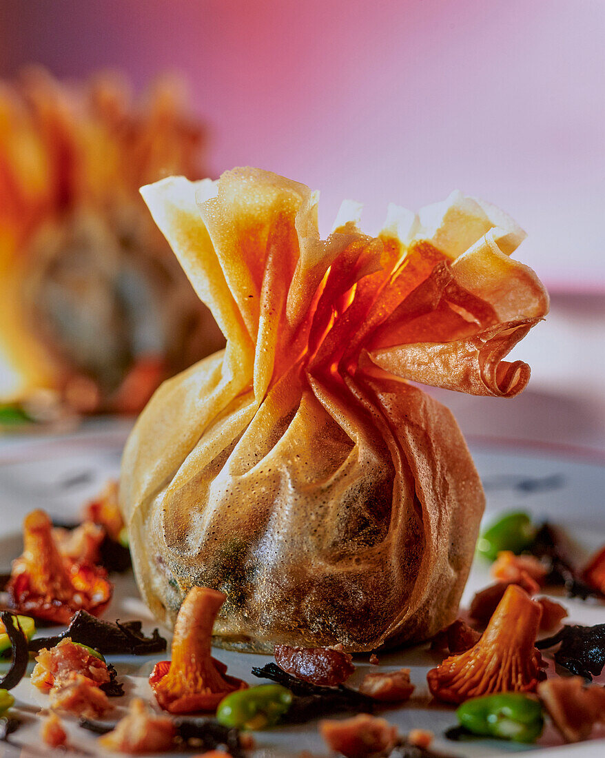 Aumoniere (pastry parcels) with mushroom and bean filling