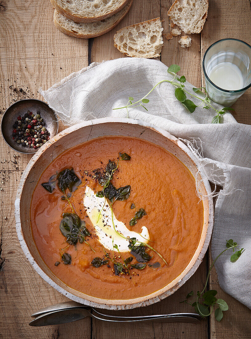 Geröstete Paprika-Tomaten-Suppe