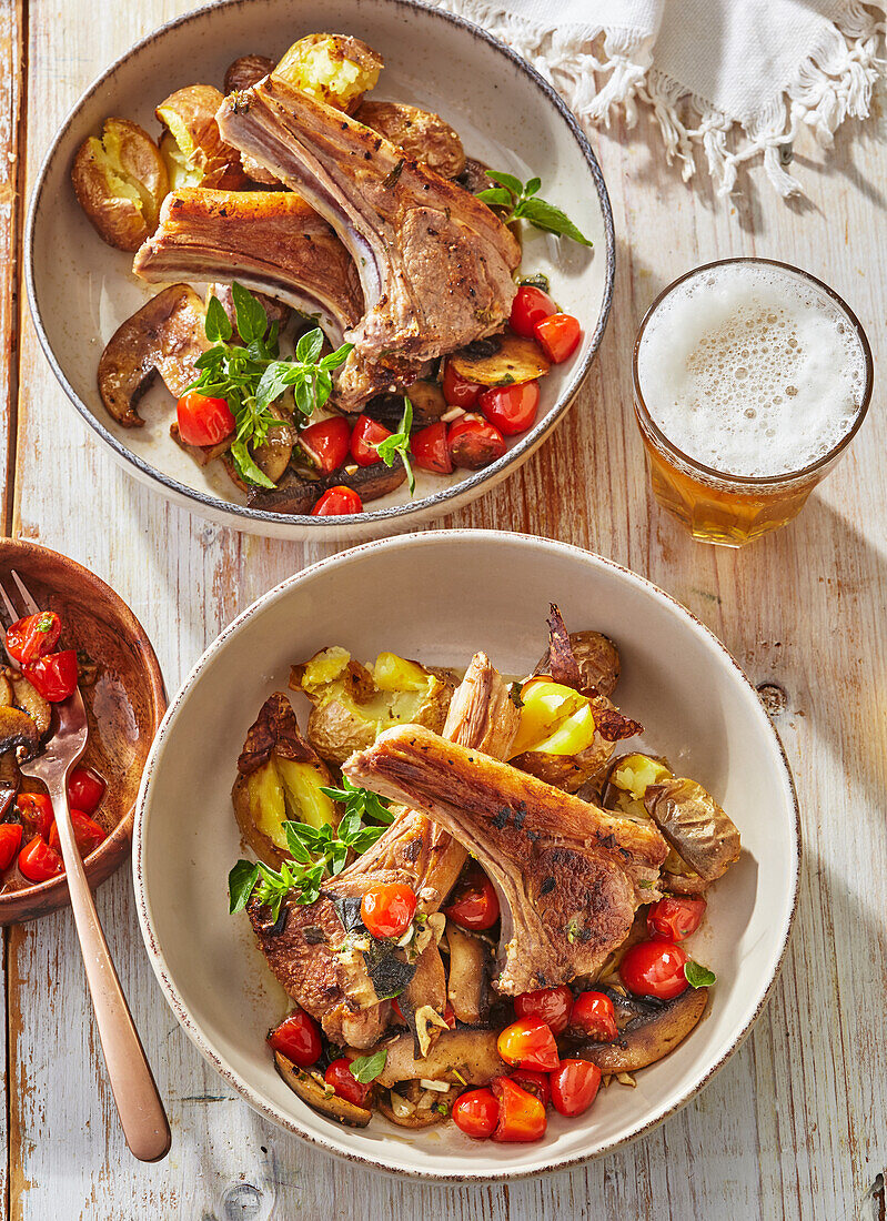 Lammkoteletts mit Pilz-Tomatenchutney und Quetschkartoffeln