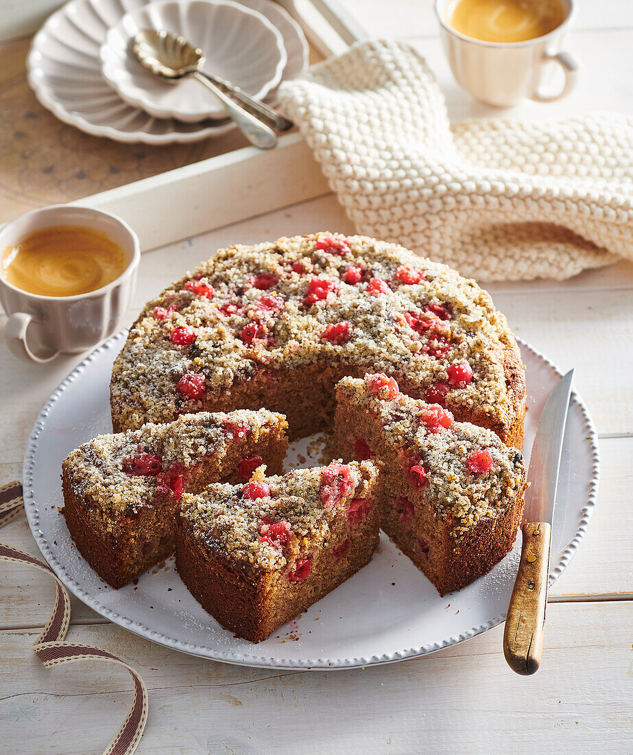 Blackcurrant cake with poppy seed crumble