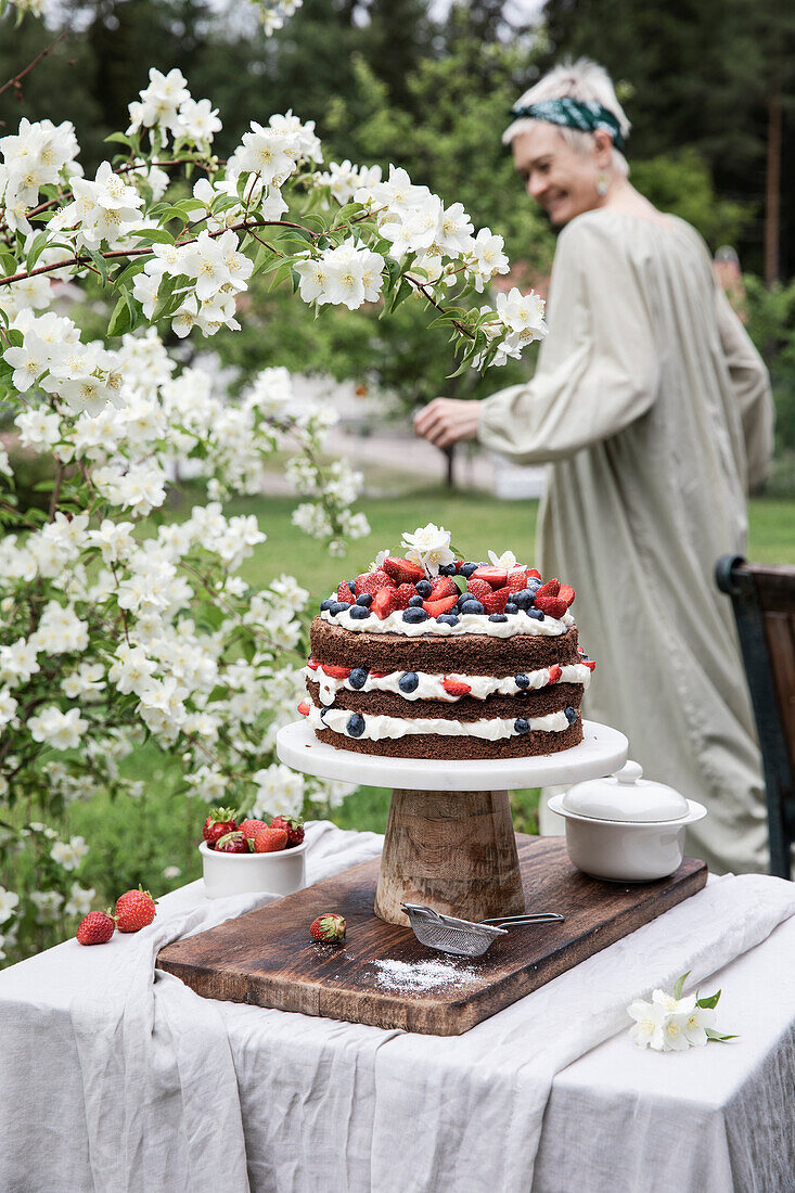 Layer cake with summer berries