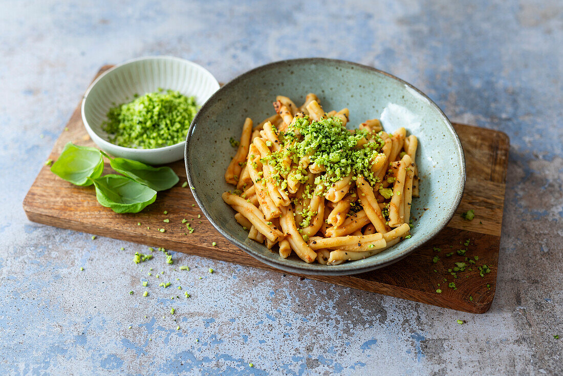 Casarecce mit Auberginencreme und grünem Parmesan (vegetarisch)