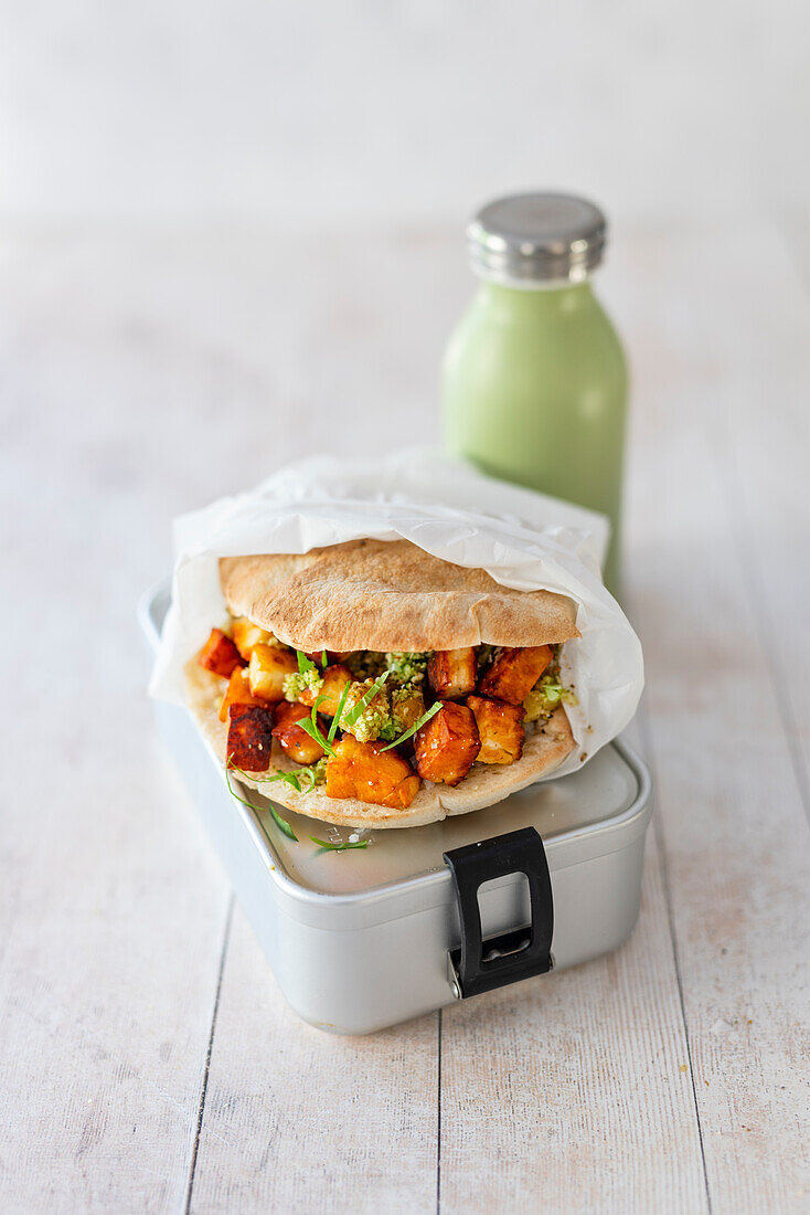 Pita with grated broccoli, apricot and halloumi salad(vegetarian)