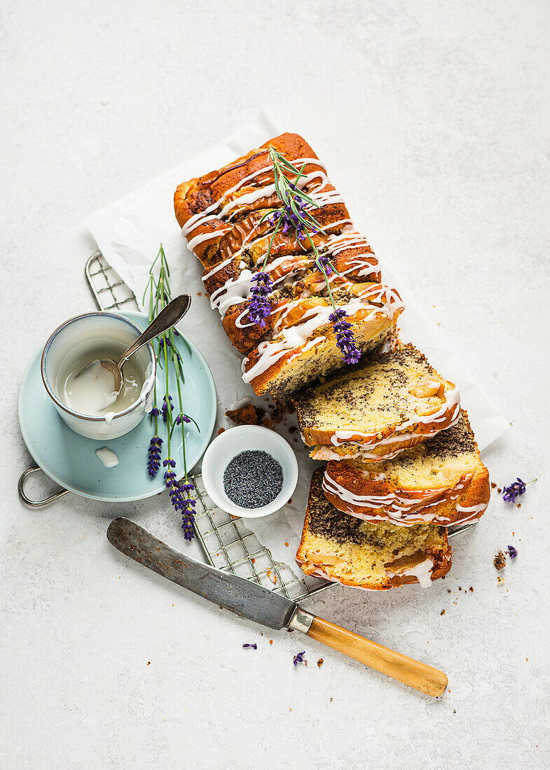 Apfel-Mohn-Marmorkuchen