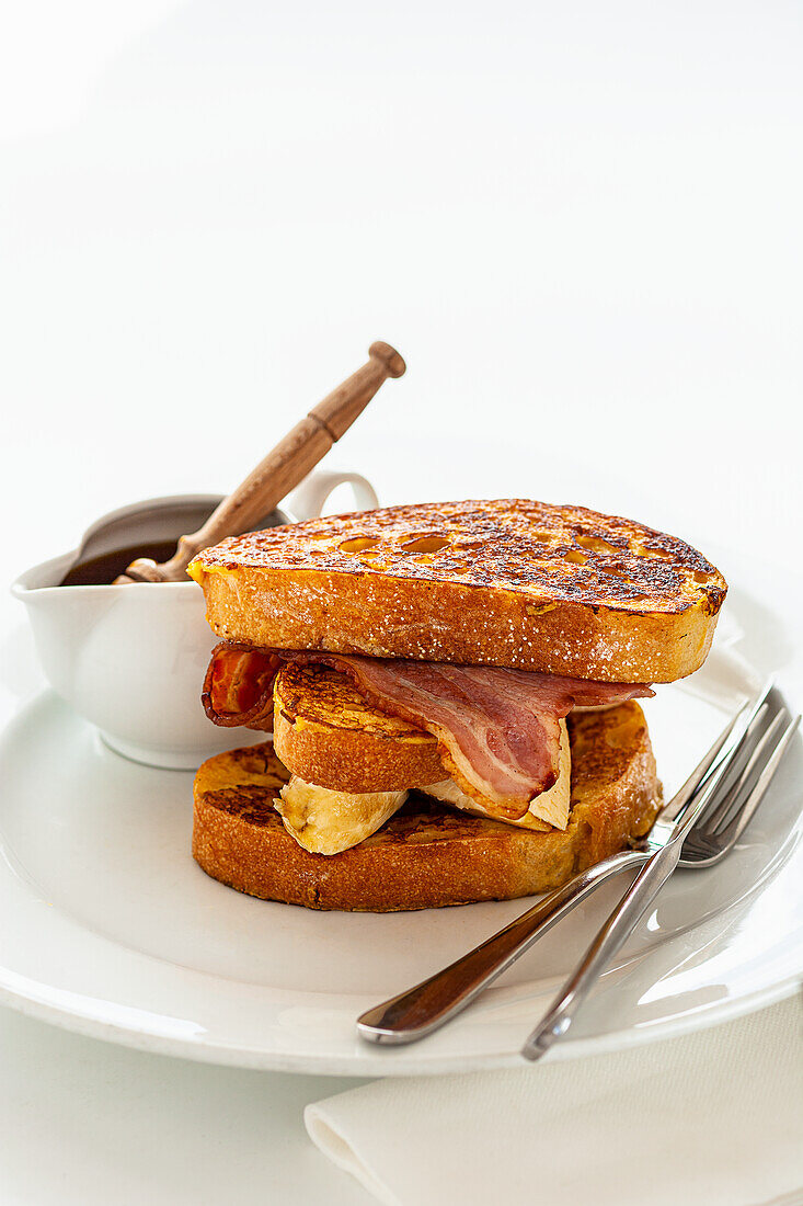 French Toast mit Speck und Banane