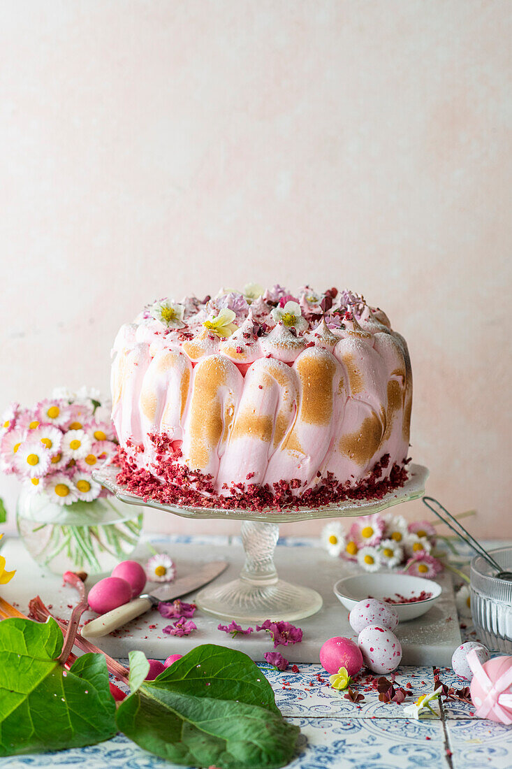 Rosa Baisertorte zu Ostern