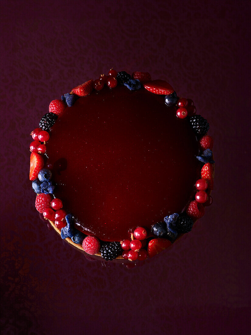Tart with fresh berry ring