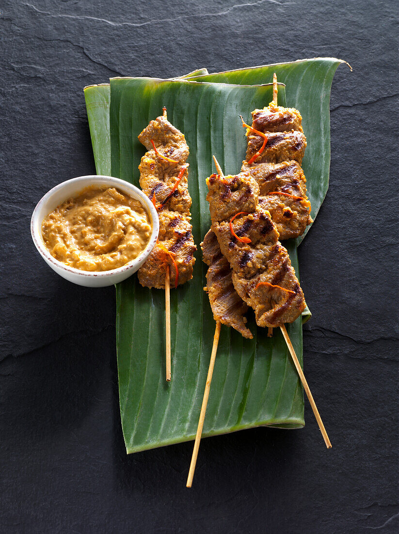 Lamb saté with peanut sauce