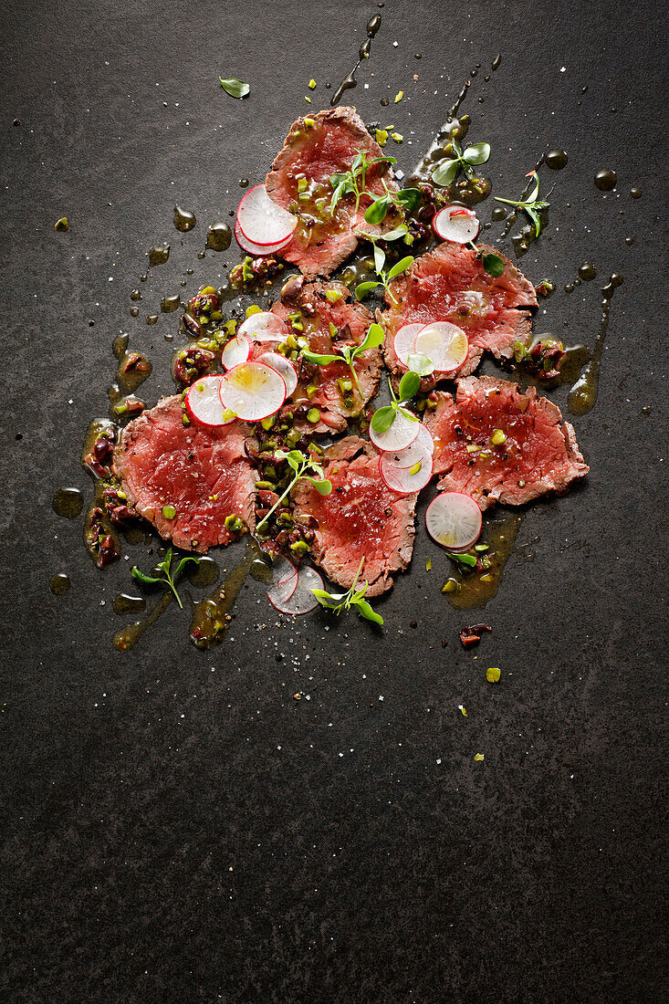 Beef fillet carpaccio with radishes