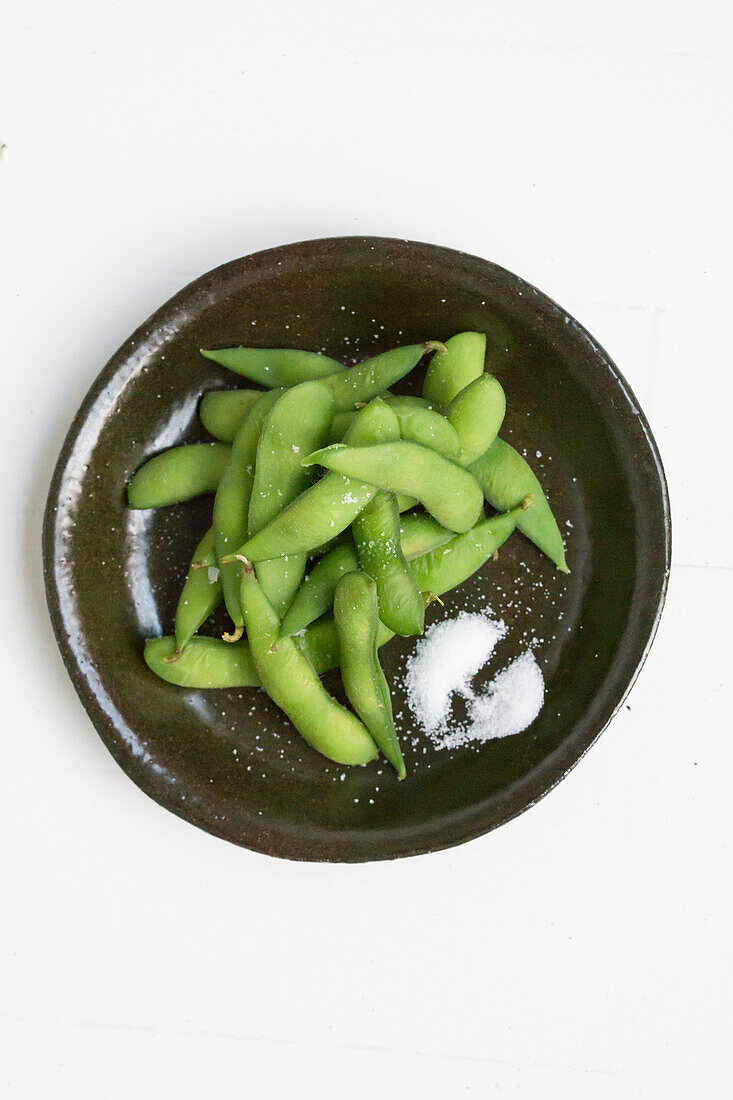 Edamame (Sojabohnen) mit Salz