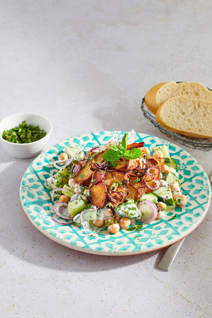Kichererbsen-Gurken-Salat mit Joghurt, Minze und Seitan