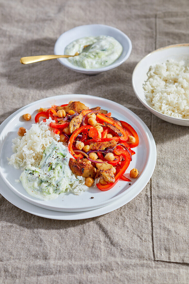 Pepper and chickpeas with rice and tzatziki