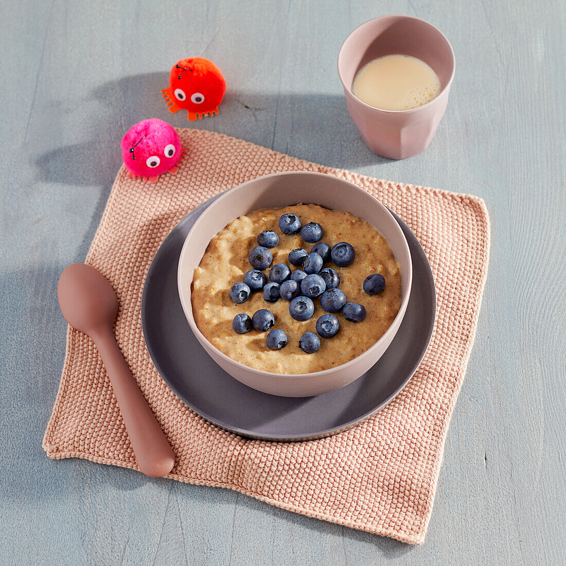 Omega-3 porridge with bananas and blueberries