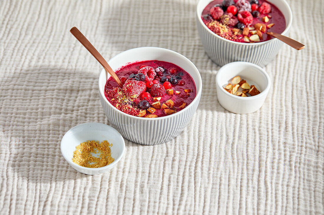 Smoothie bowl with berries