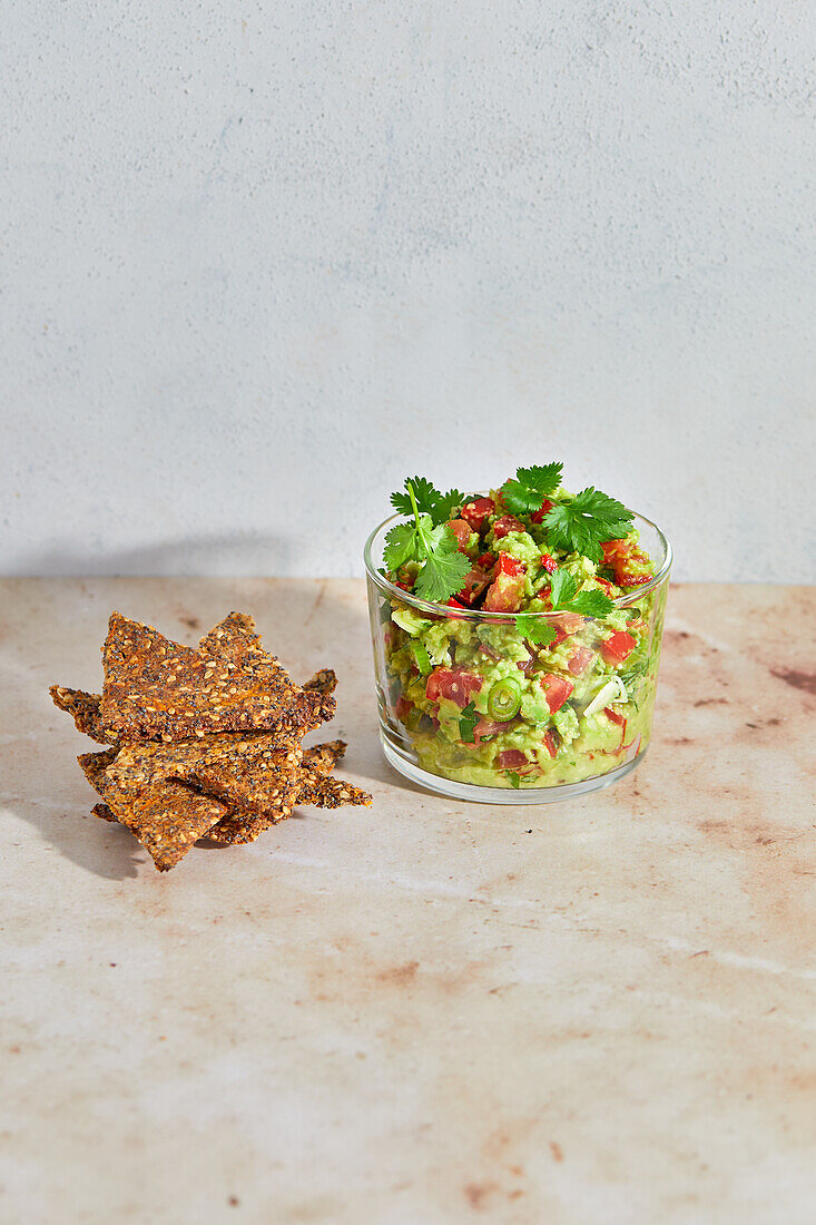 Guacamole with linseed crackers
