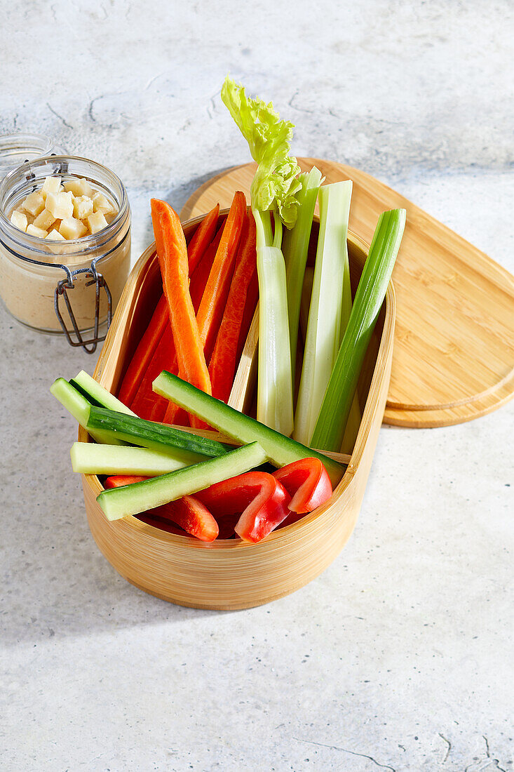 Gemüsesticks mit Hummus