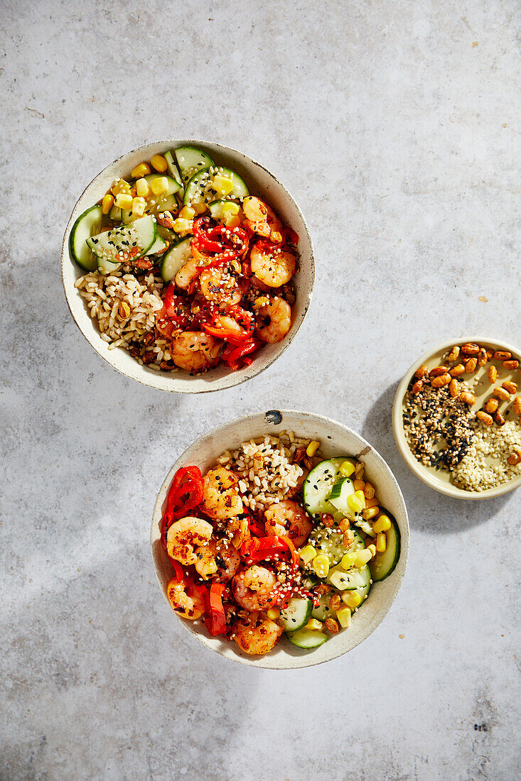 Poké bowl with shrimp, vegetables, wholegrain rice and soya beans