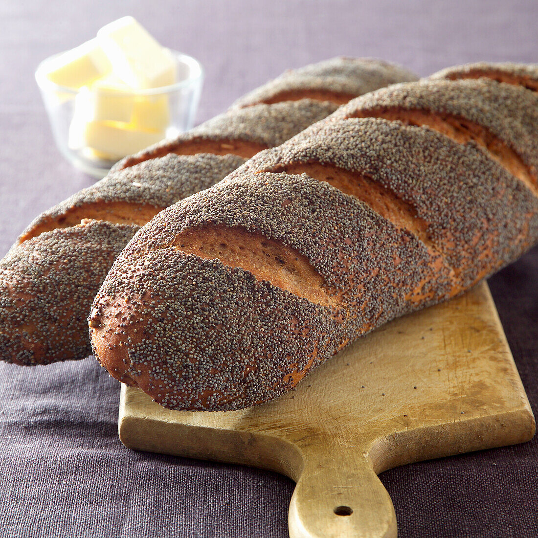 Wholemeal bread with poppy seeds and pecans