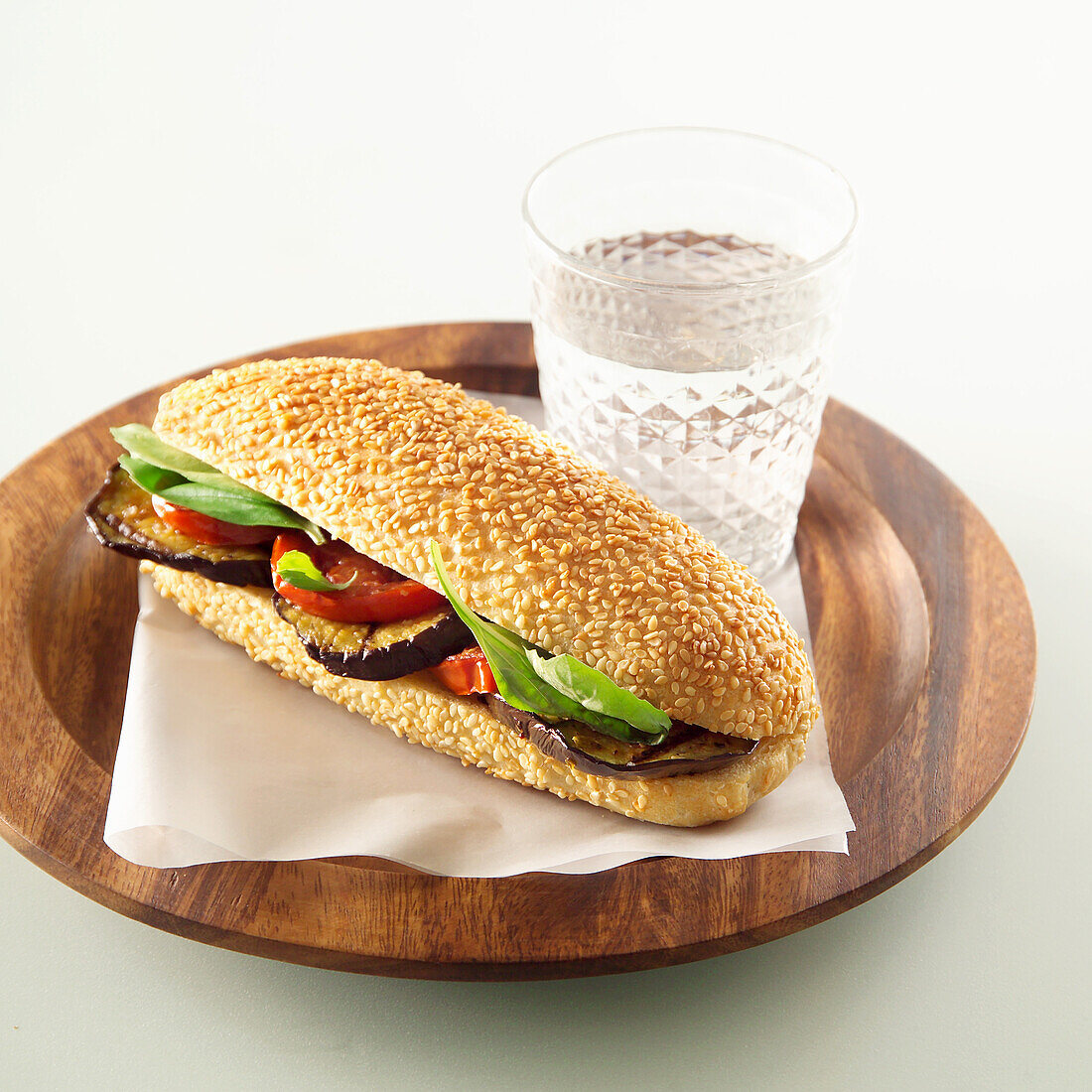 Long sesame roll with vegetables
