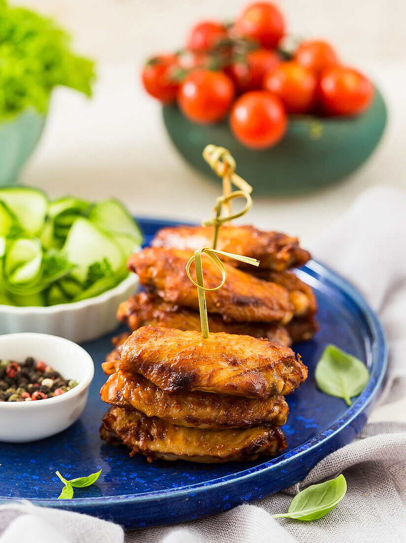 Chicken wings with salad and vegetables