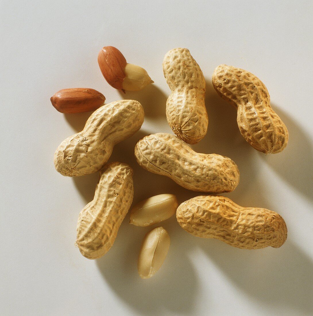 Whole peanuts & peanut kernels, peeled and unpeeled