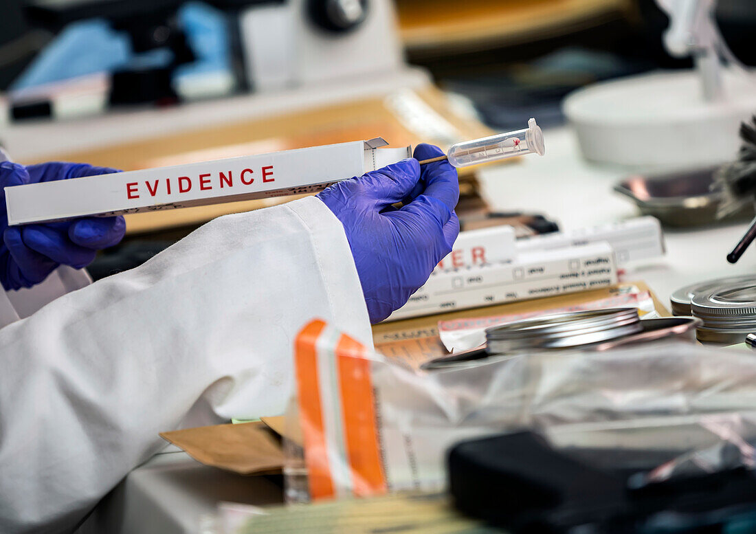 Swabs for forensic analysis