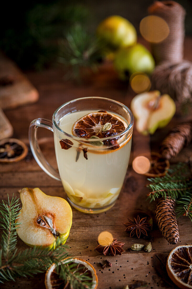 Winter tea with quince and spices