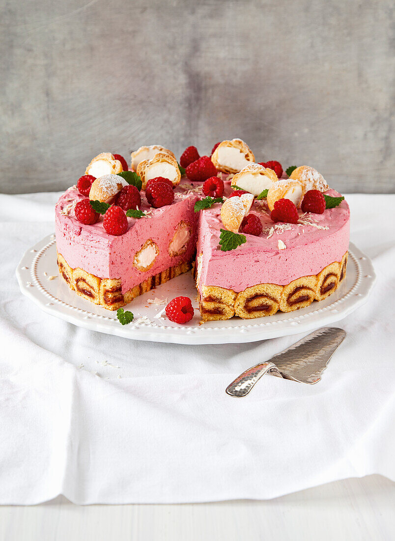 Mini cream puff raspberry cake