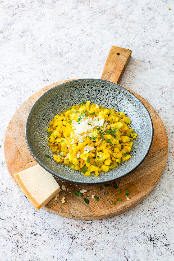 Kurkuma-Kartoffel-'Risotto' mit Cashewkernen