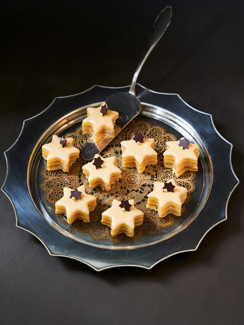 Marzipan stars with apricot jam