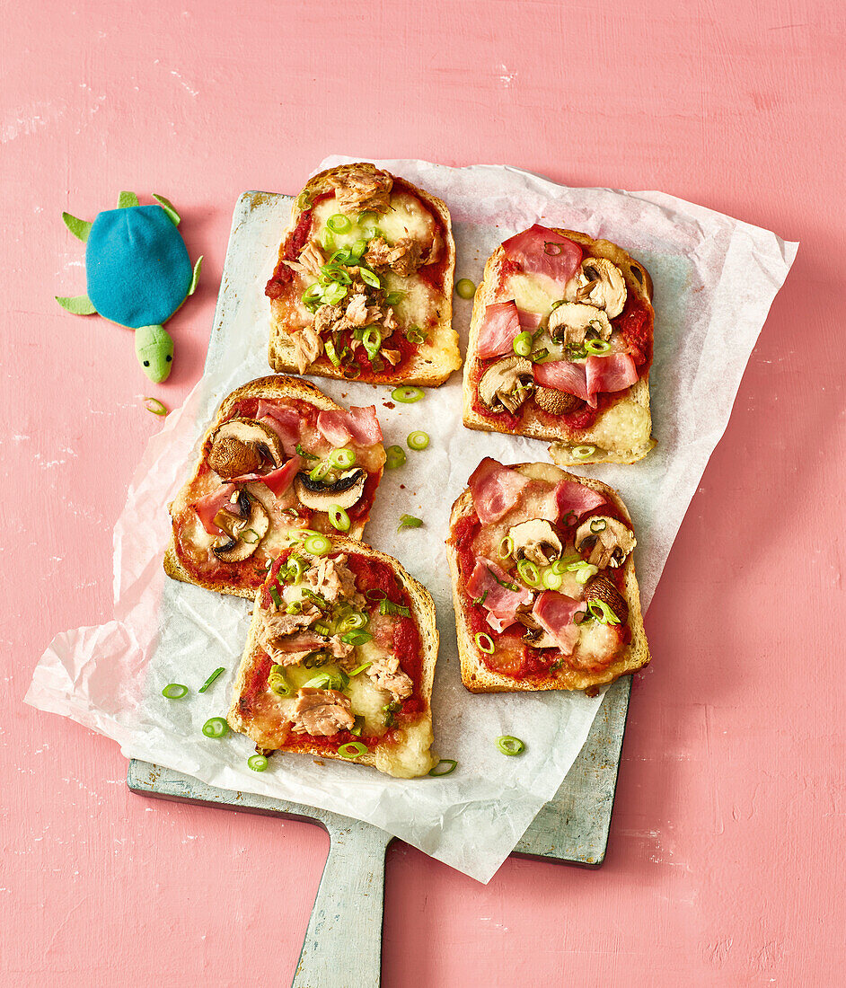 Pizza toast with ham, mushrooms and tuna