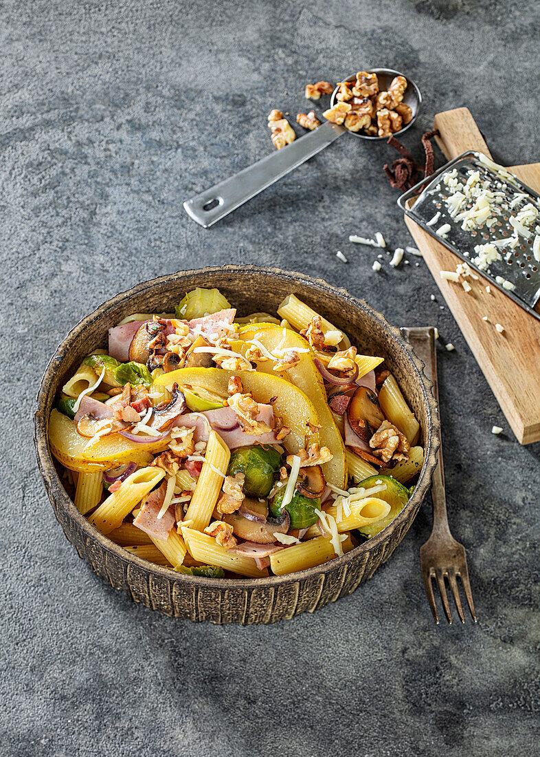 Ham pasta with pear, bacon, mushrooms and Brussels sprouts