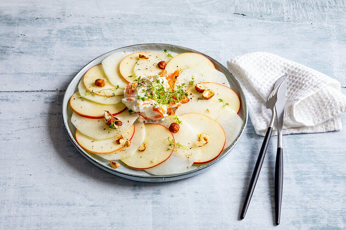 Kohlrabi-Carpaccio mit Apfel