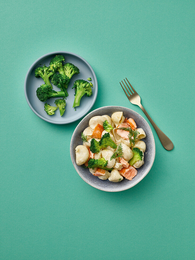 Creamy salmon noodles with broccoli
