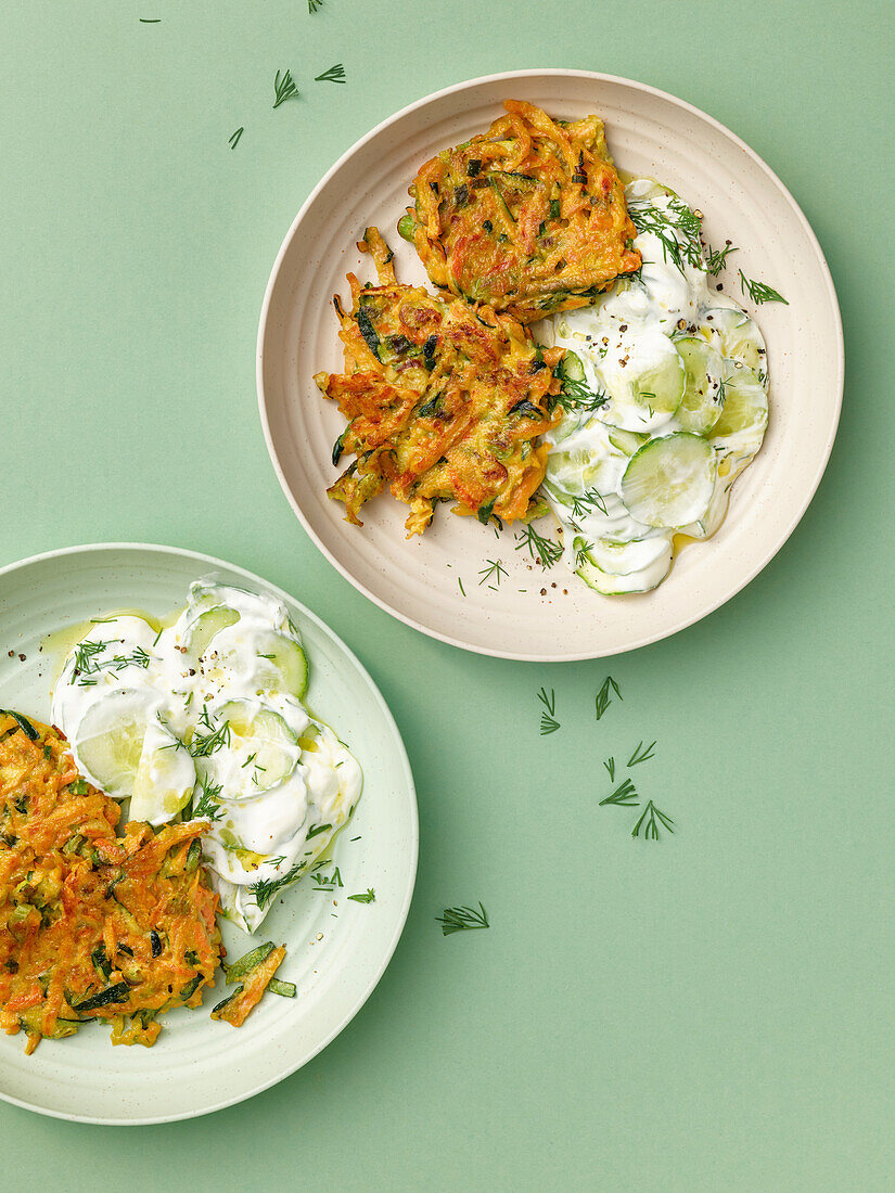 Gemüserösti mit Gurkensalat