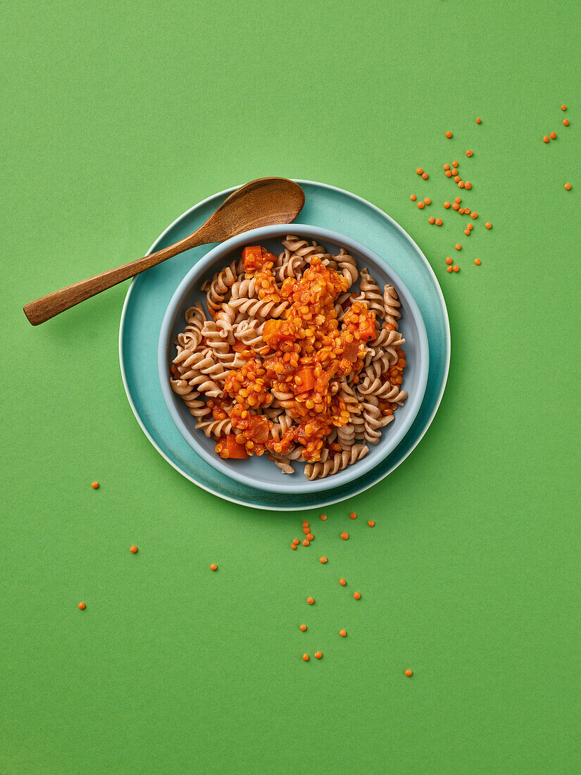 Vegan wholemeal pasta with lentil Bolognese