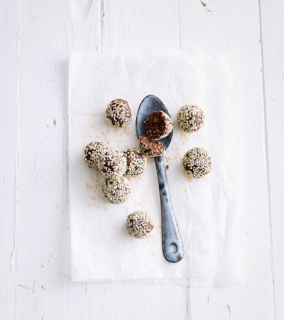 Energy balls with dates, cashew, tahini and sesame seeds