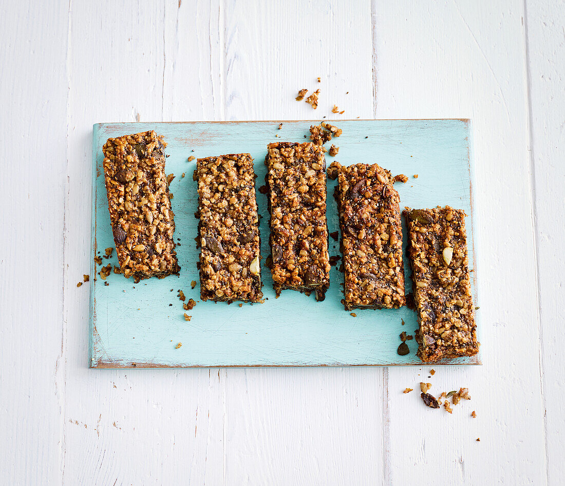 Nutty muesli bars