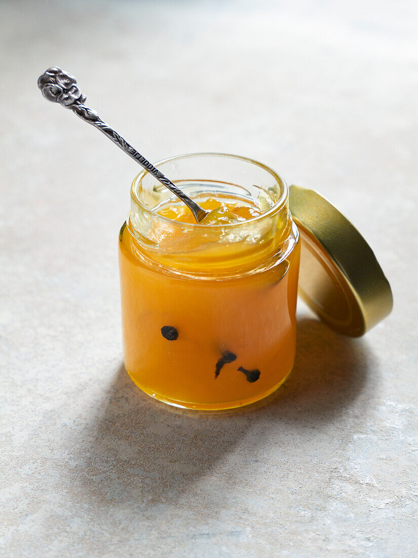 Sweet-Orange-Marmelade mit Kardamom und Rosenwasser